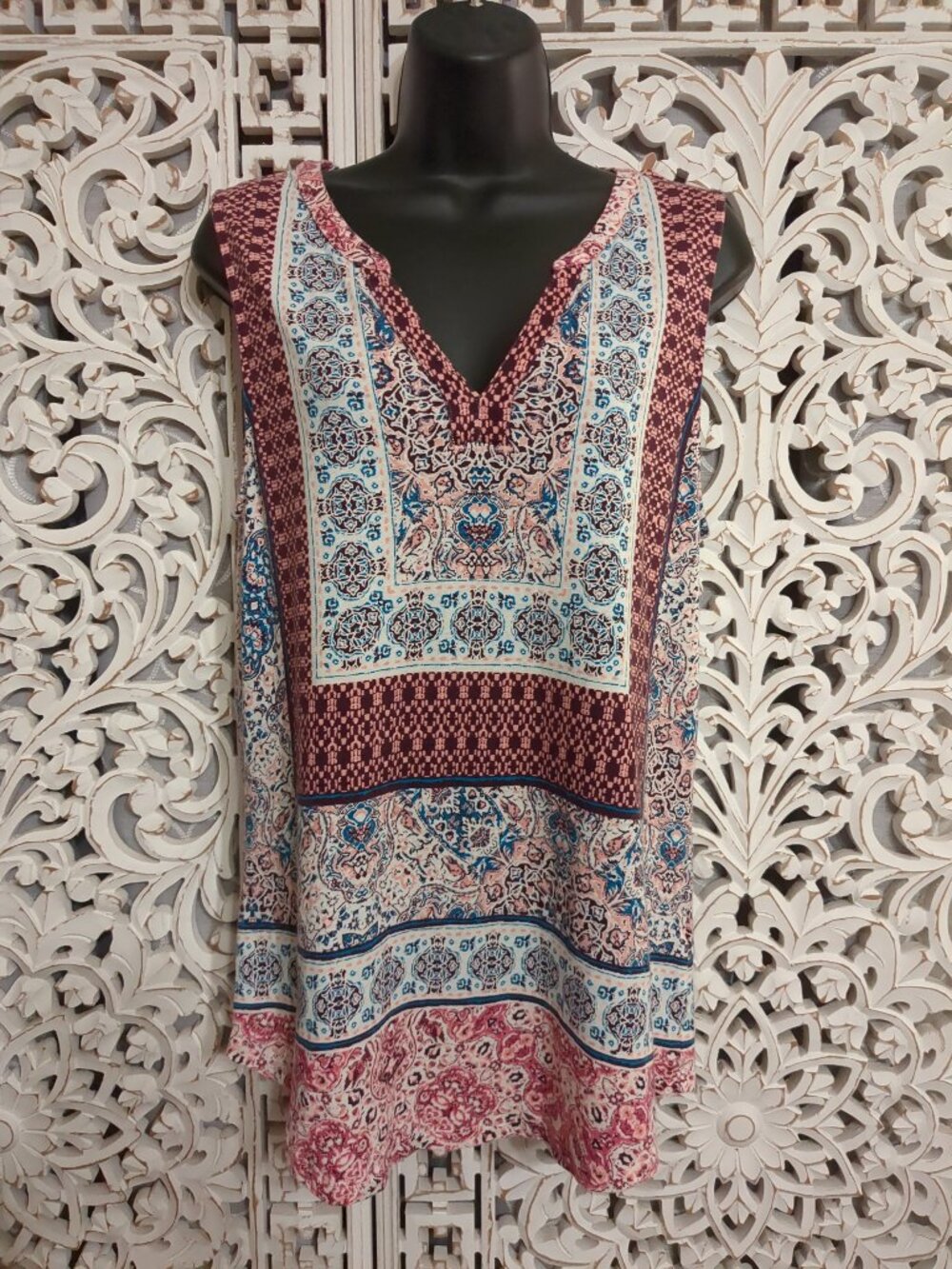 🍀🍁🍀🍁🍀 P2P 18" Lucky Brand Sleeveless V Neck Tinic Top